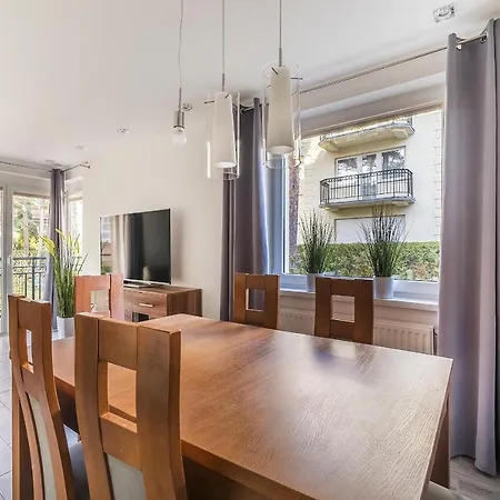 Dominika * יוראטה